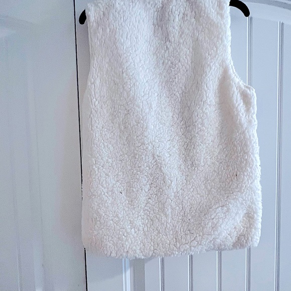 Simply Southern fur sleeveless soft zip up vest. for Winter season. - Picture 3 of 5
